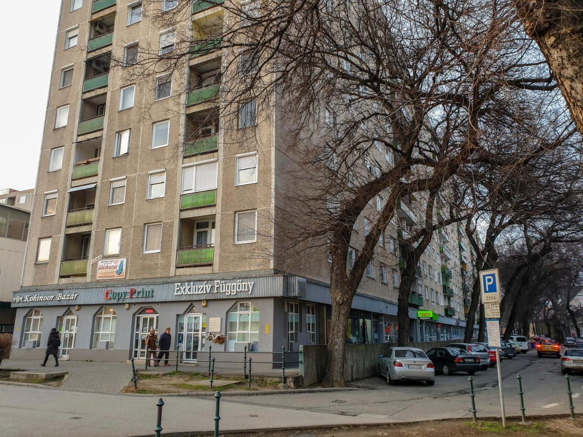 Aweshome City Apartment - 3 Bedrooms And Free Parking Debrecen Exterior photo