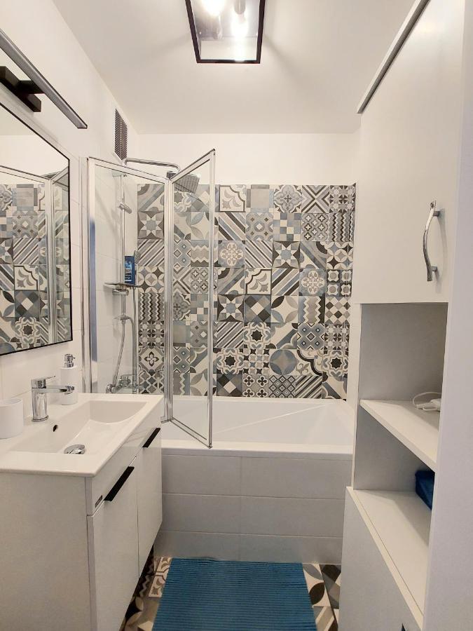 Aweshome City Apartment - 3 Bedrooms And Free Parking Debrecen Exterior photo